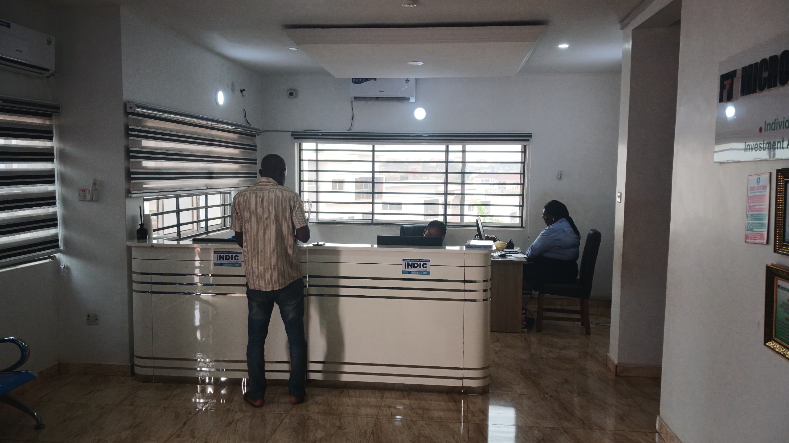Customer service in the FIT MFB banking hall